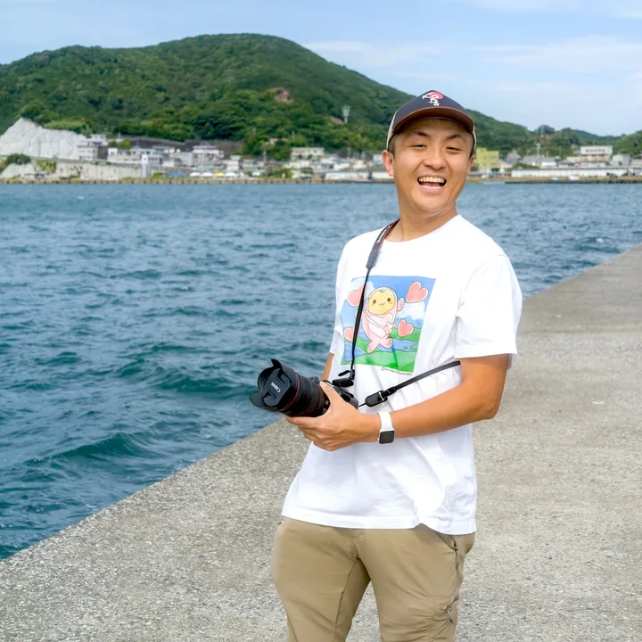 カメラを持つ三重を撮る写真家 ふがまるちゃん