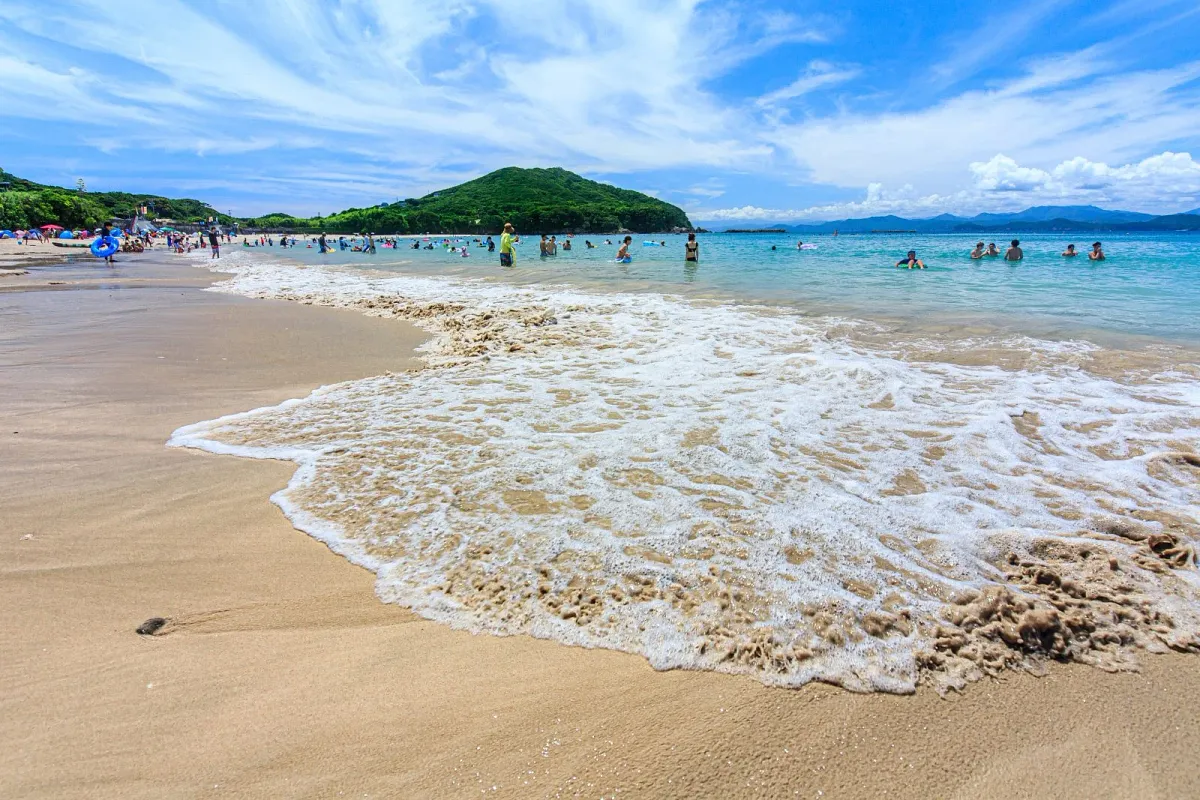 御座白浜の波打ち際