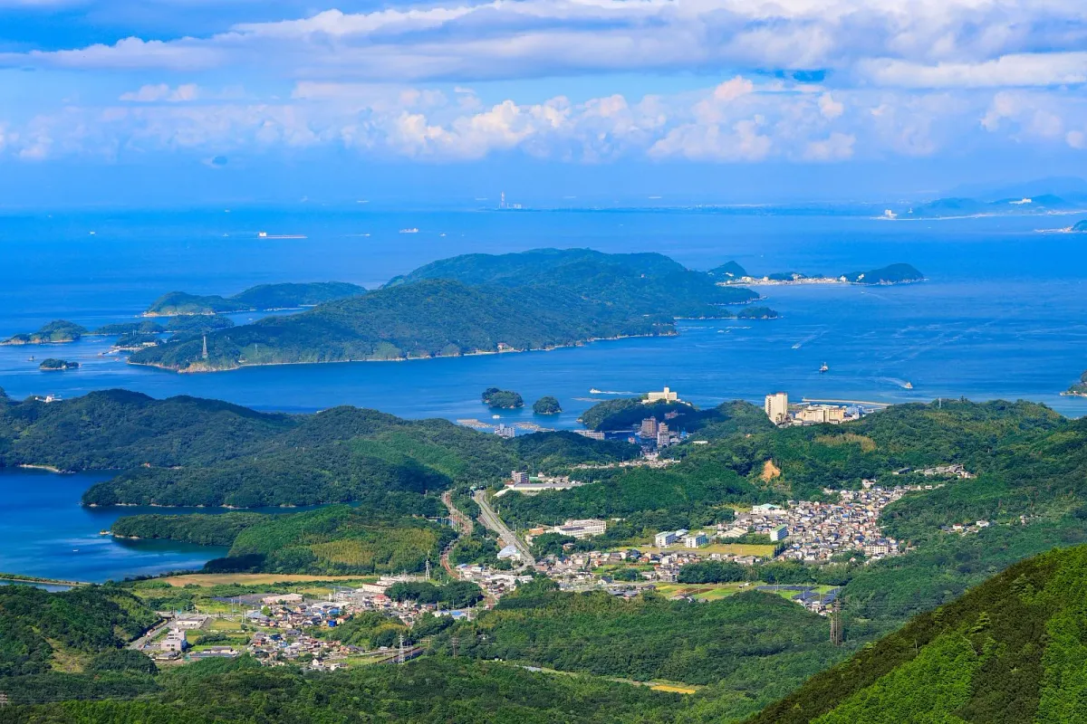 朝熊山頂から眺める鳥羽の町並み