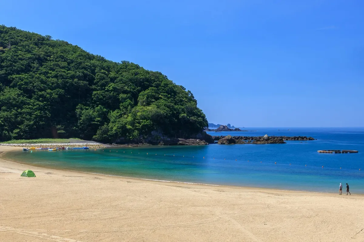 城ノ浜ビーチの白い砂浜