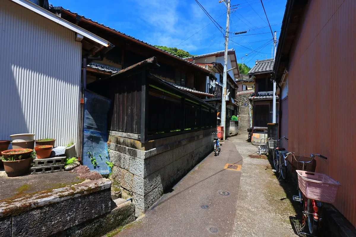 九鬼町の細い路地