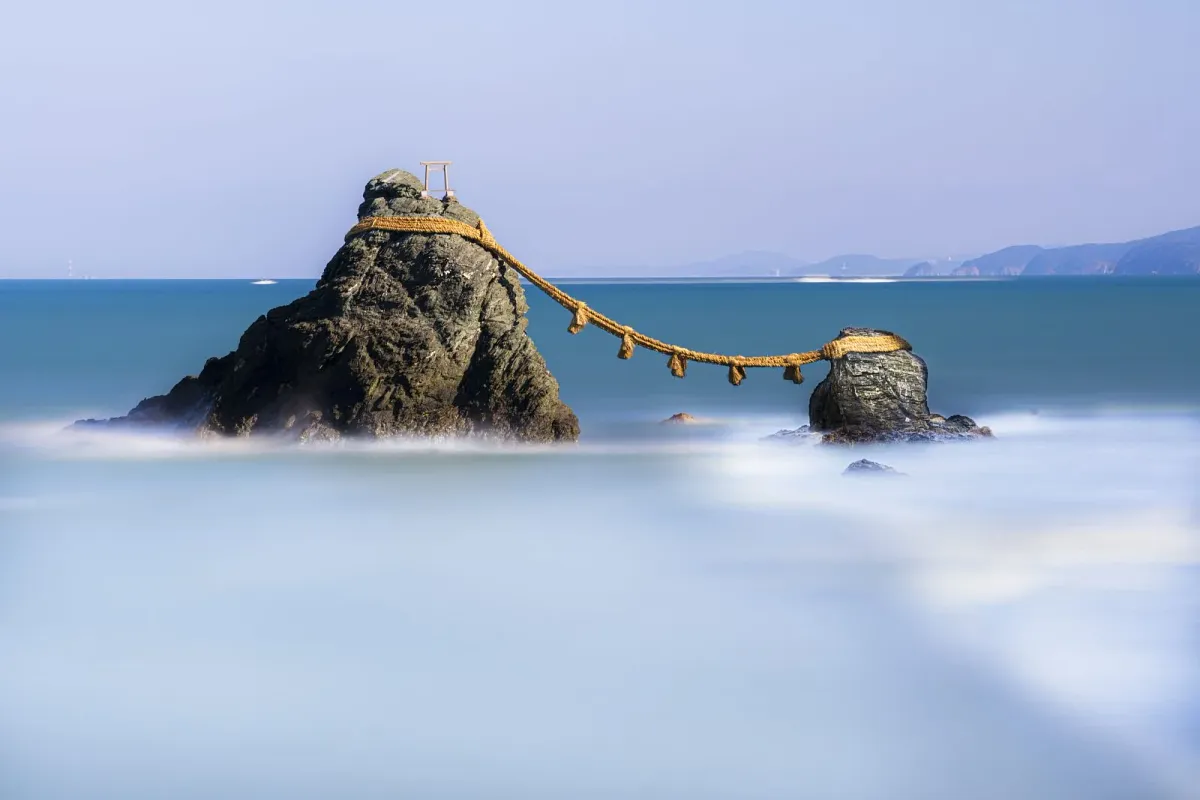 白波夫婦岩
