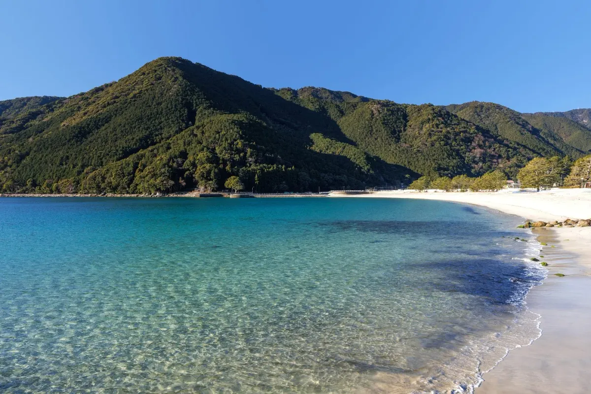 三木里の山と砂浜