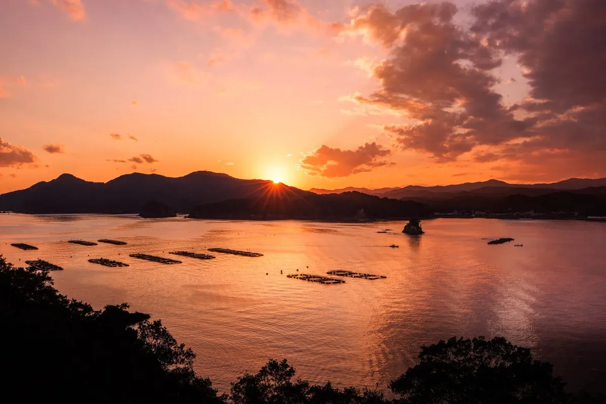 展望デッキから望む贄湾の夕焼け