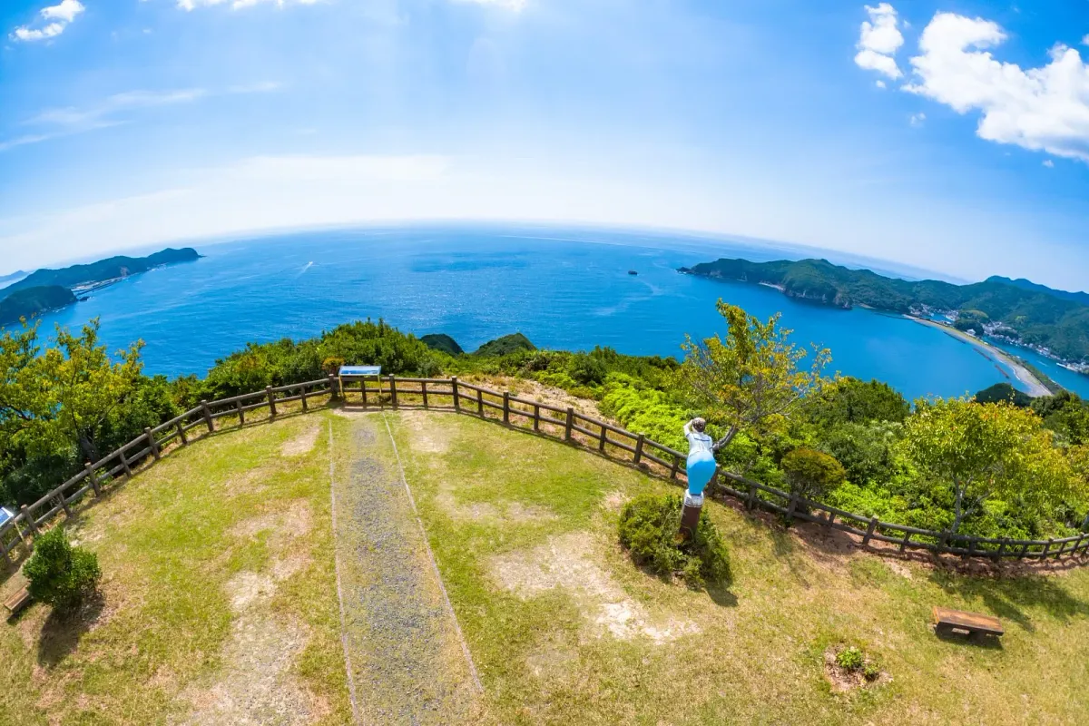 太平洋と相賀浦ニワ浜を一望