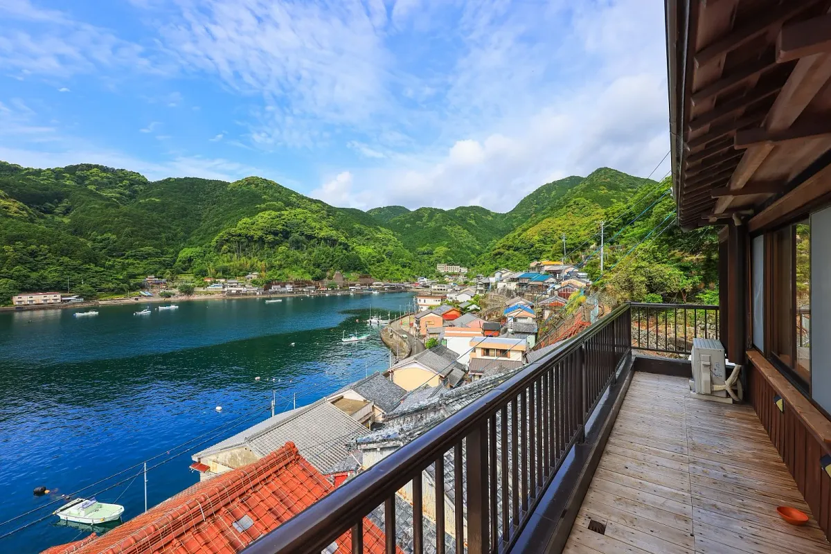 二木島町の宿から望む海