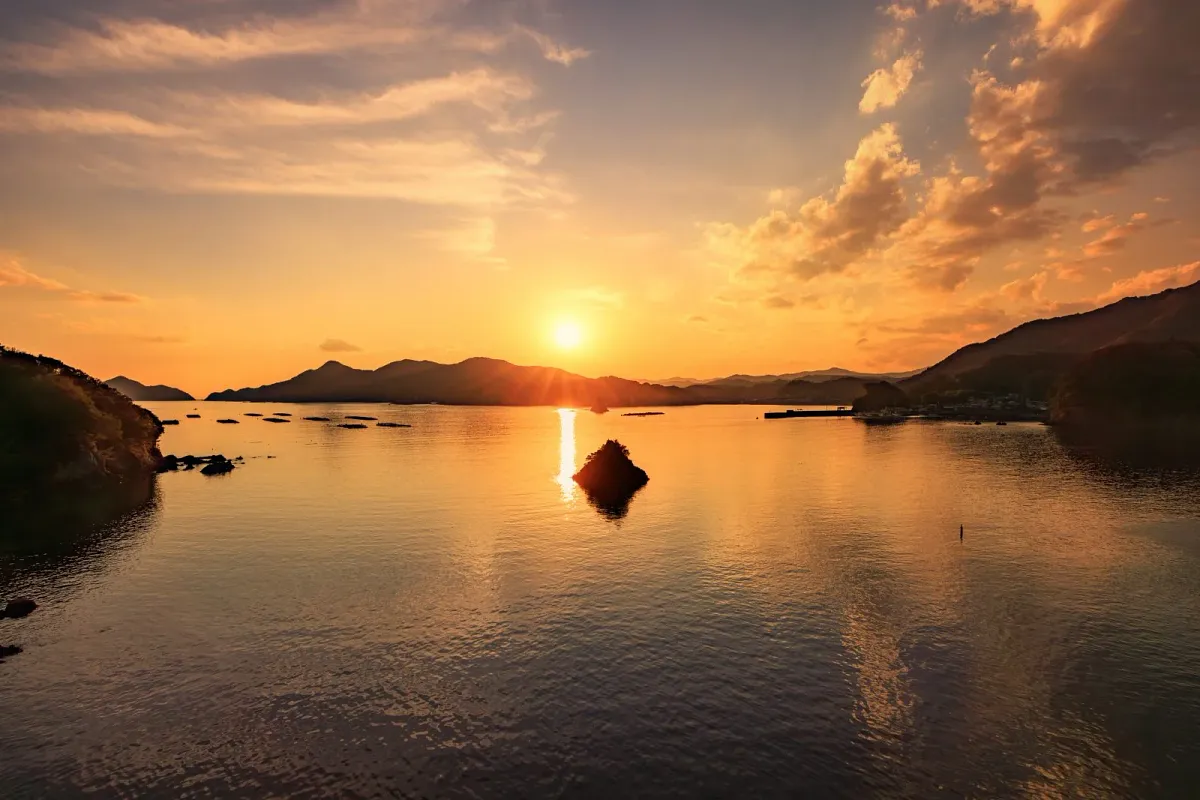 南島大橋から眺める贄湾と夕日