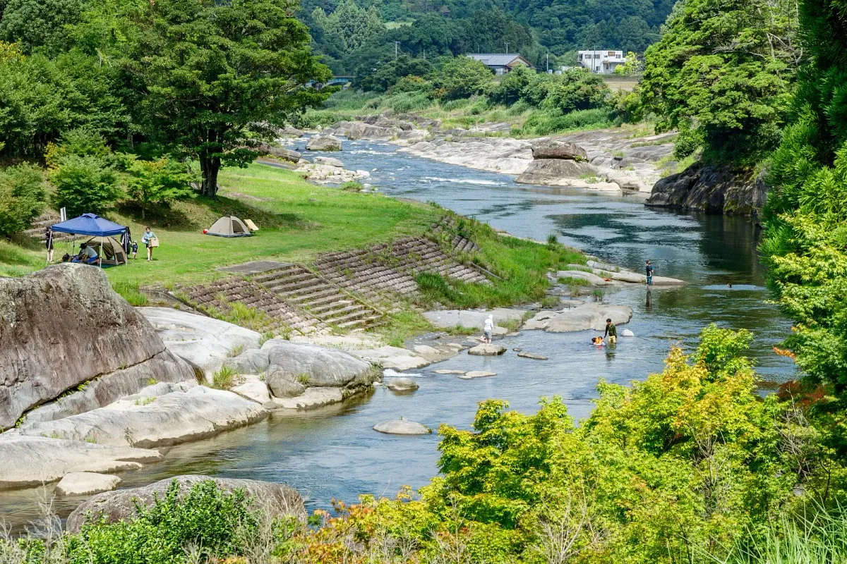 リバーパーク真見の雲出川沿いに広がる水辺