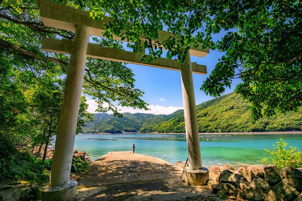 楯ヶ崎遊歩道の阿古師神社鳥居