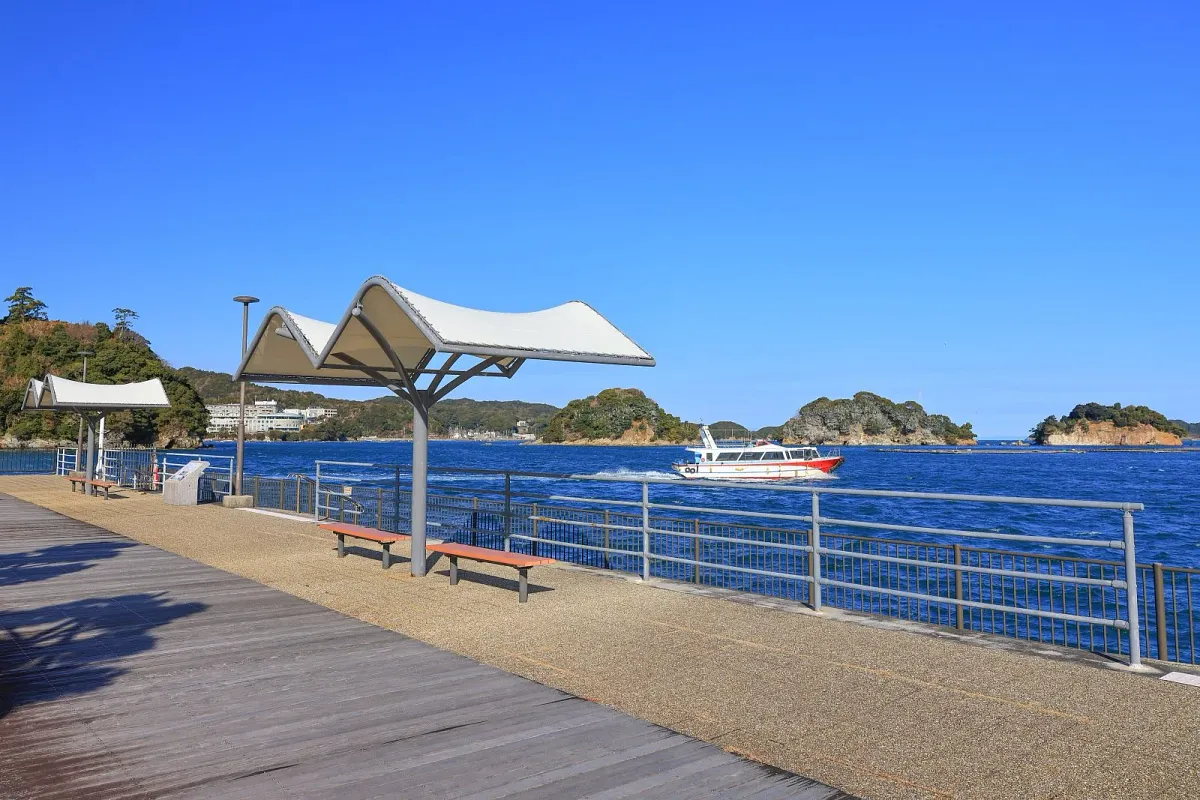 かもめ広場から眺める三ツ島
