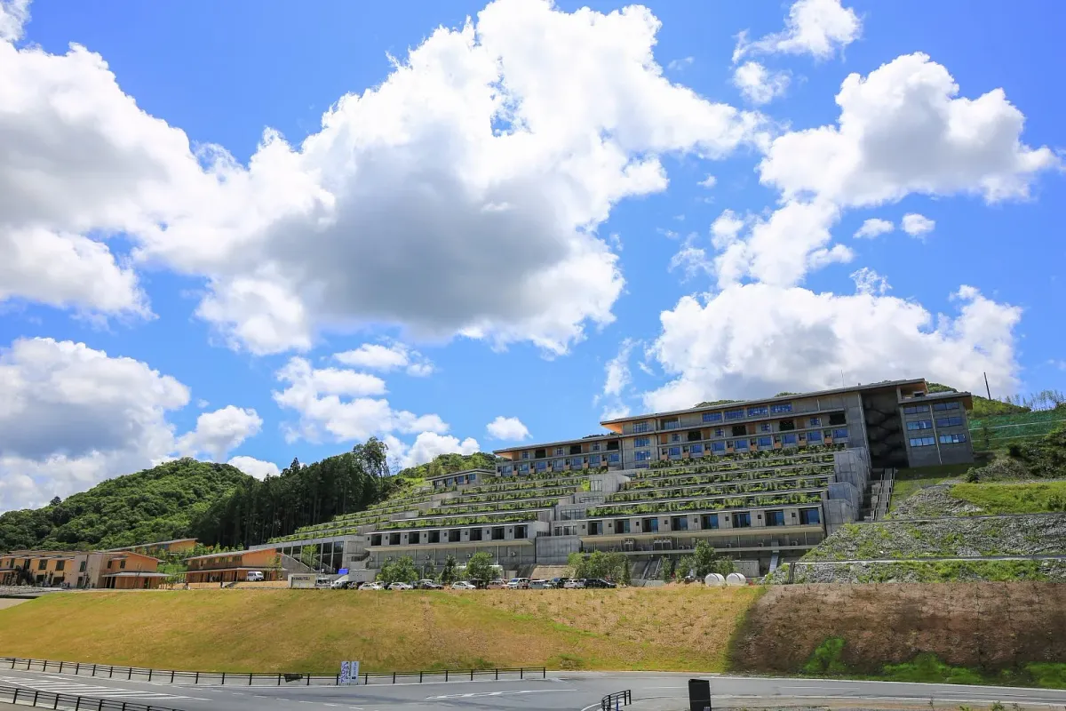 HOTEL VISONと夏の青空